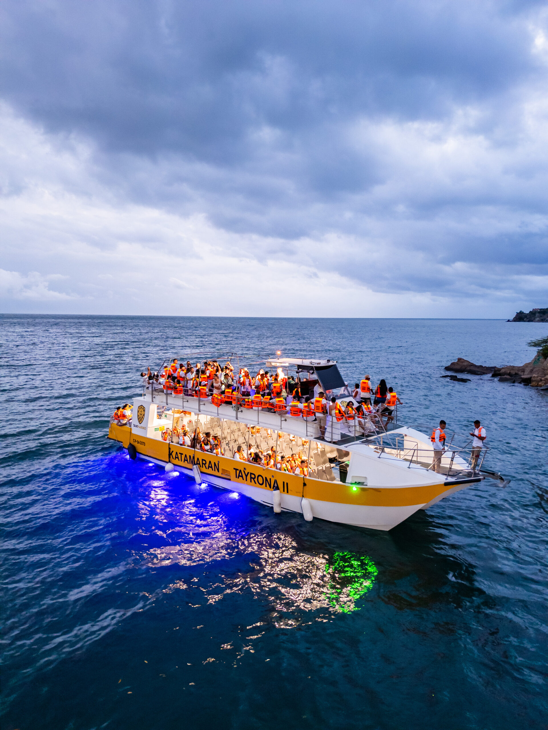 FIESTA BLANCA KATAMARAN TAYRONA
